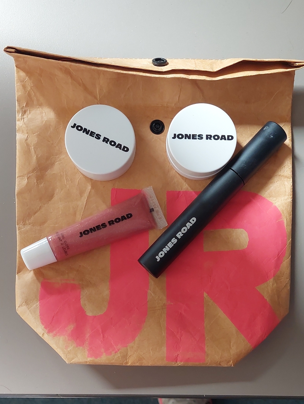 Jones Road Women Makeup Kit - Miracle Balm, Mascara, Lip Gloss - Picture 3 of 6